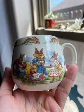 Vintage Royal Doulton English fine bone china cute bunny small tea coffee mug